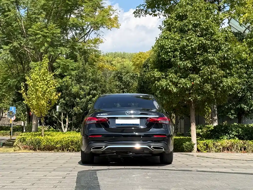 Mercedes-Benz E-Class — миниатюра 8