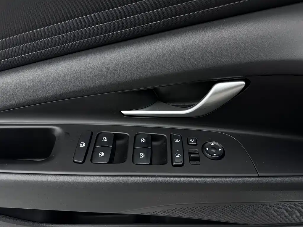 Hyundai Elantra — миниатюра 17