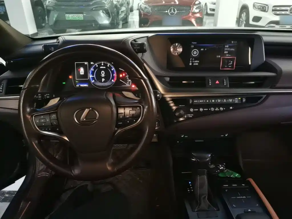 Lexus ES — миниатюра 10