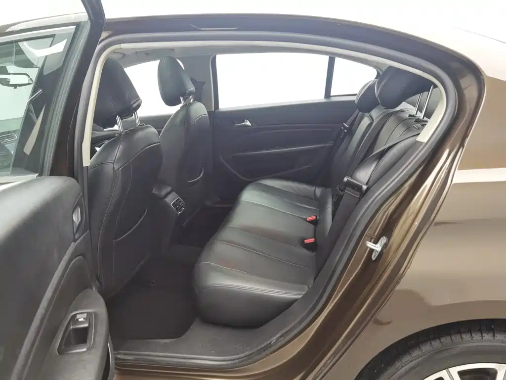 Peugeot 408 — миниатюра 15