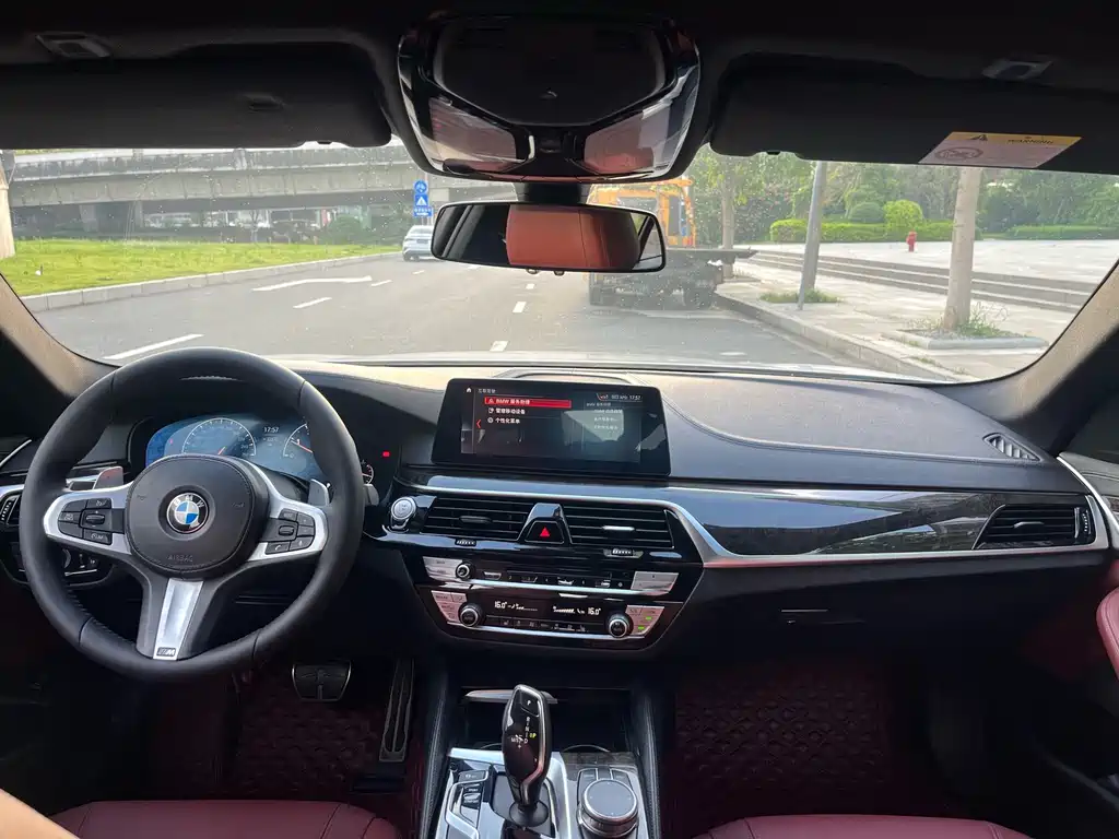 BMW 5 Series — миниатюра 14