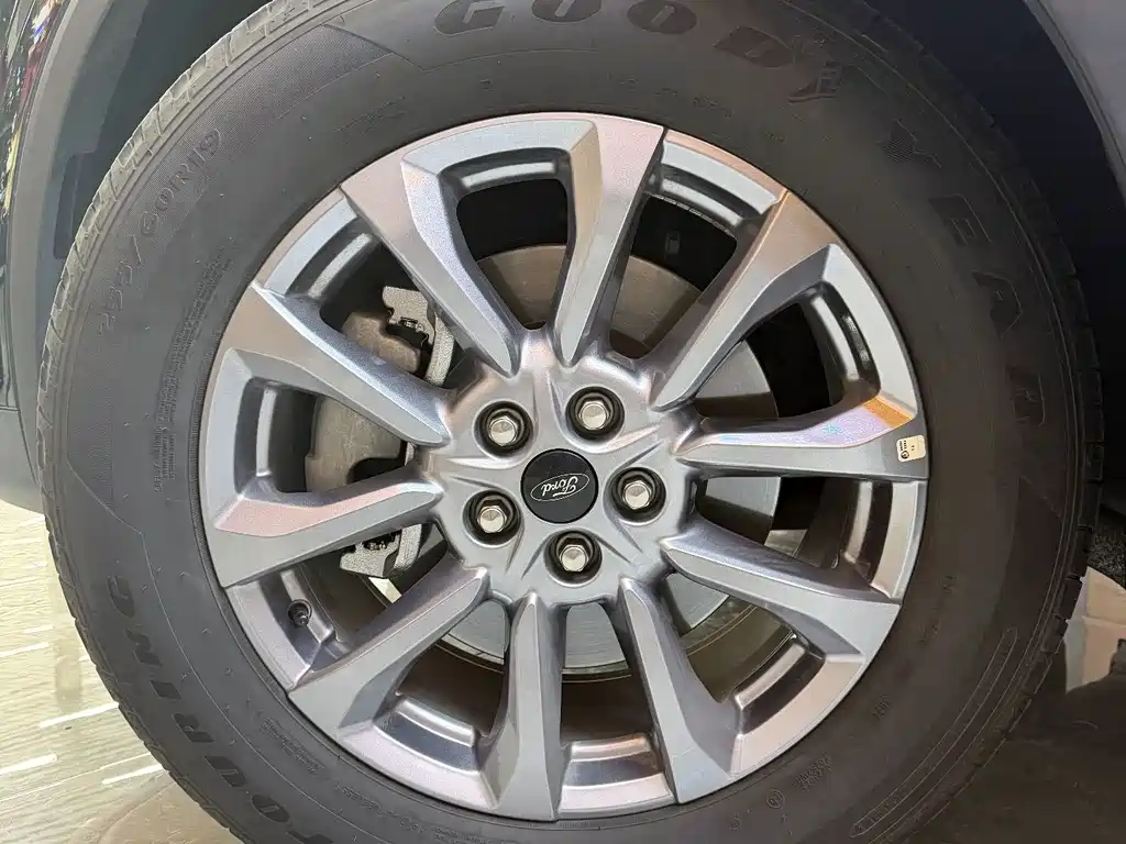 Ford Edge — миниатюра 16