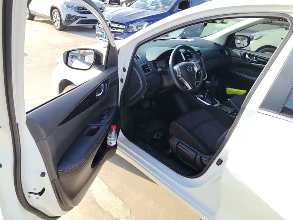 Nissan Tiida — миниатюра 16