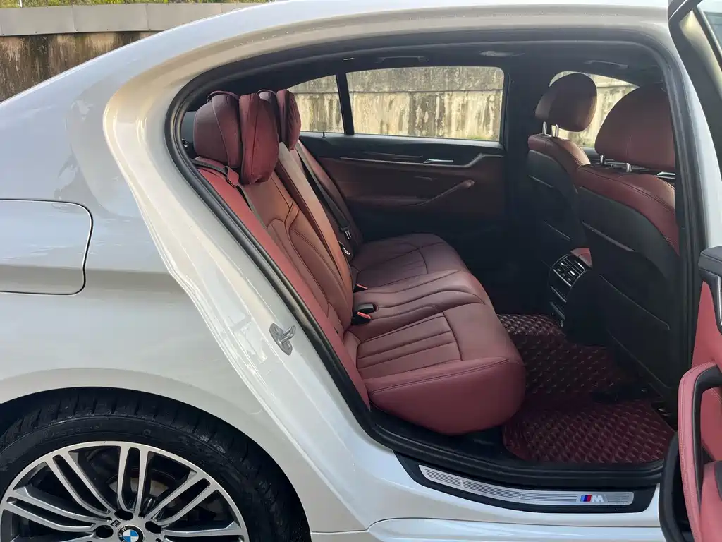 BMW 5 Series — миниатюра 13