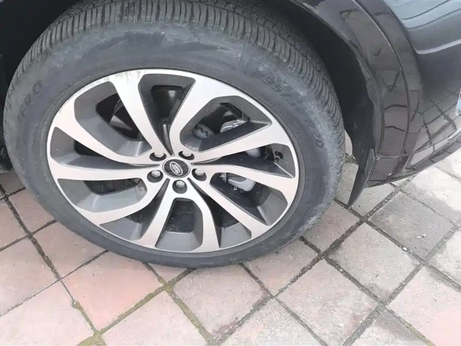 LAND ROVER DISCOVER NEW ENERGY SOURCES FOR SPORTS