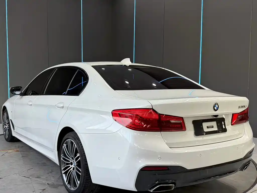 BMW 5 Series — миниатюра 8