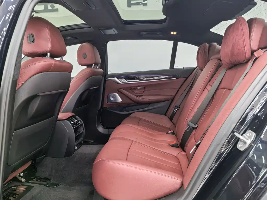 BMW 5 Series — миниатюра 18