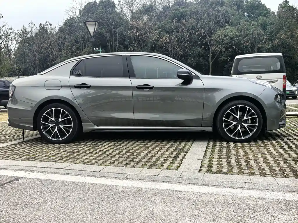 Lynk & Co 03 — миниатюра 5