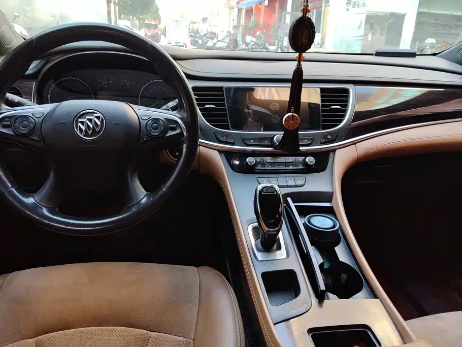 Buick LaCrosse — миниатюра 12