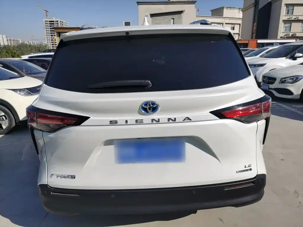 Toyota Sienna — миниатюра 6