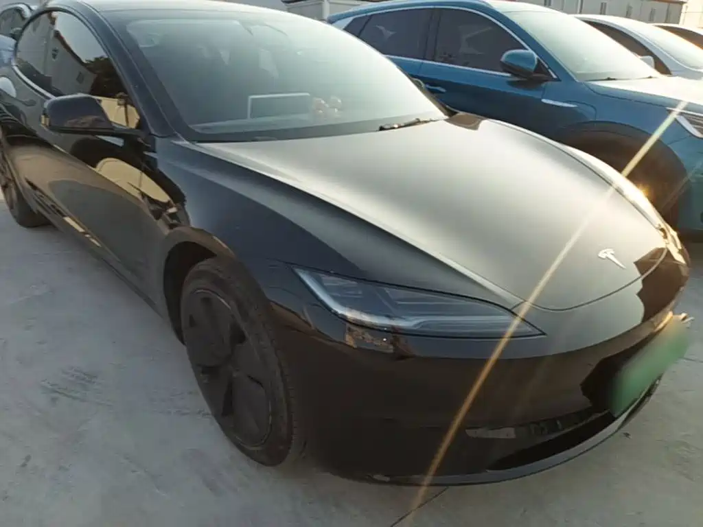 Tesla Model 3 — миниатюра 4