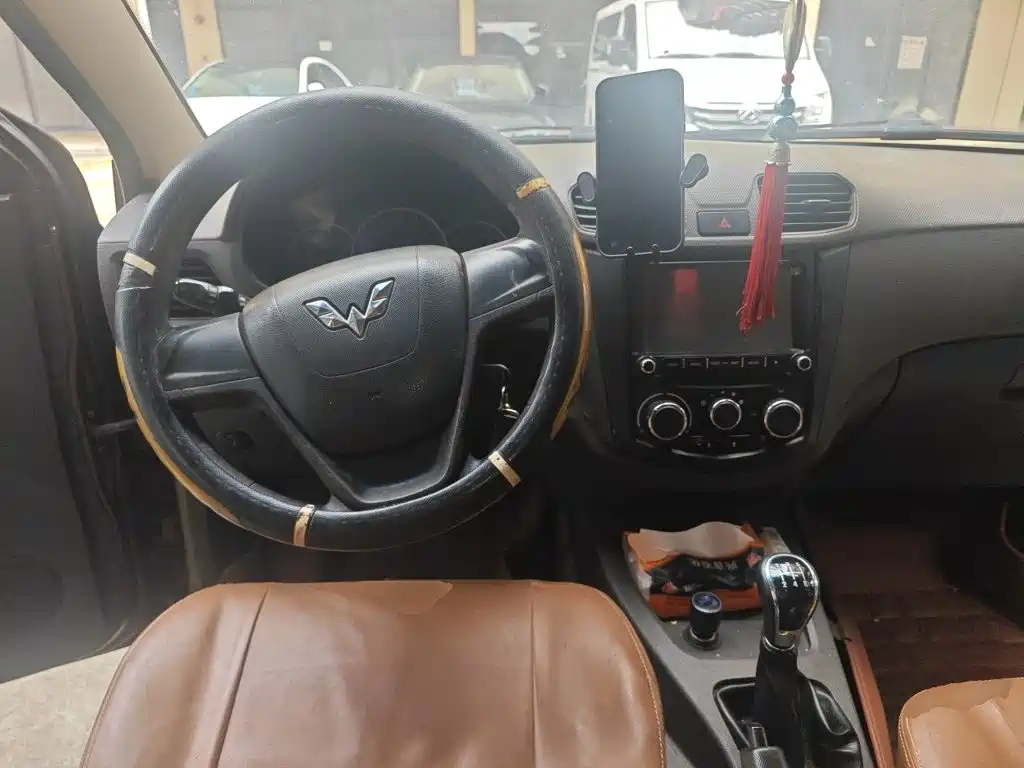 Wuling Hongguang — миниатюра 10