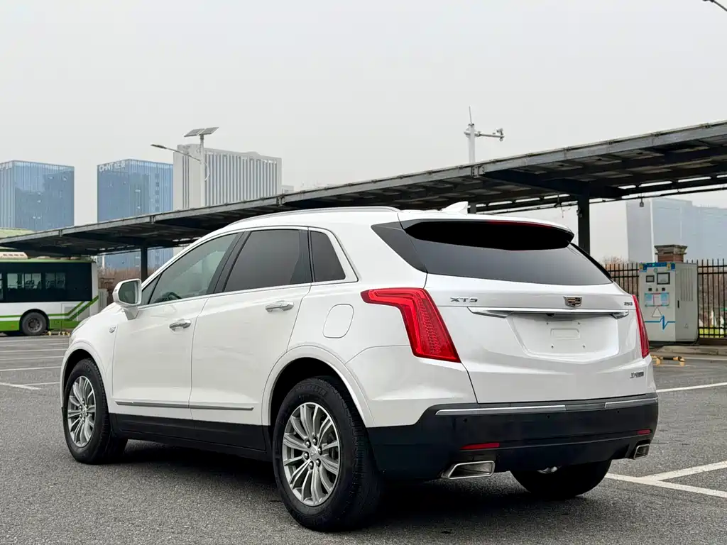 CADILLAC XT5