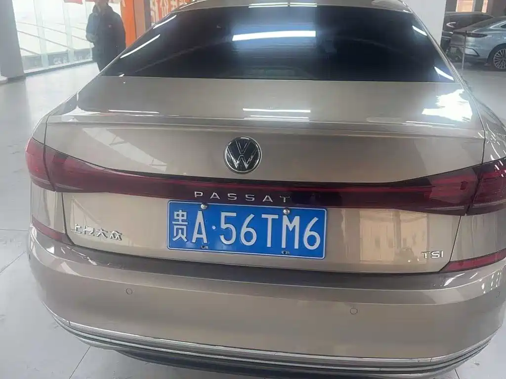 VOLKSWAGEN PASSAT