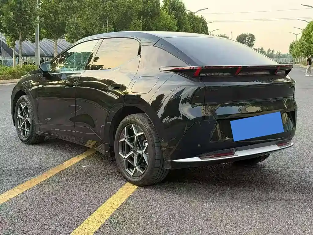 Lynk & Co 20 — миниатюра 9