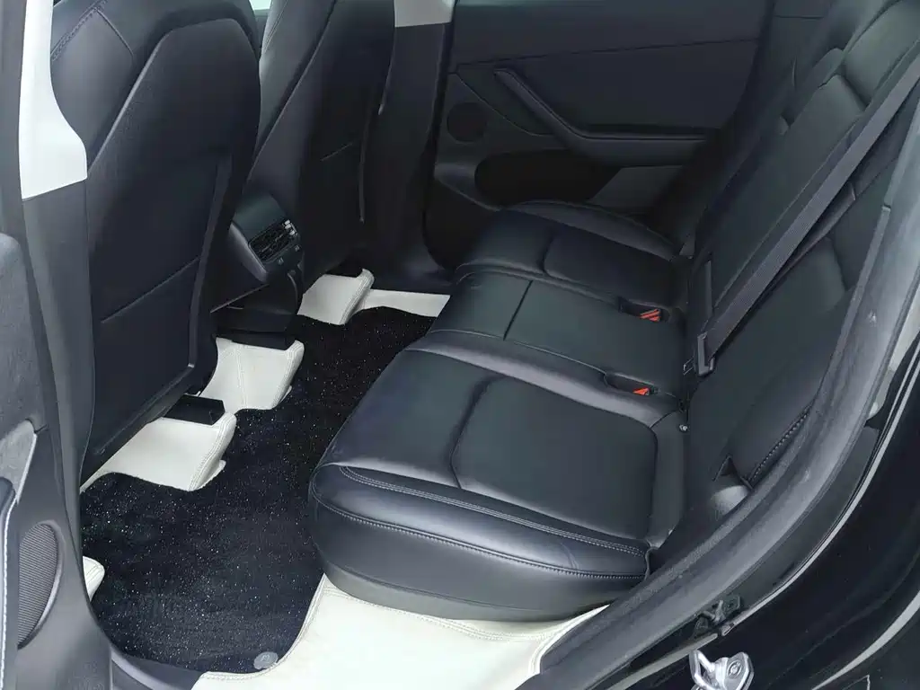 Tesla Model Y — миниатюра 5