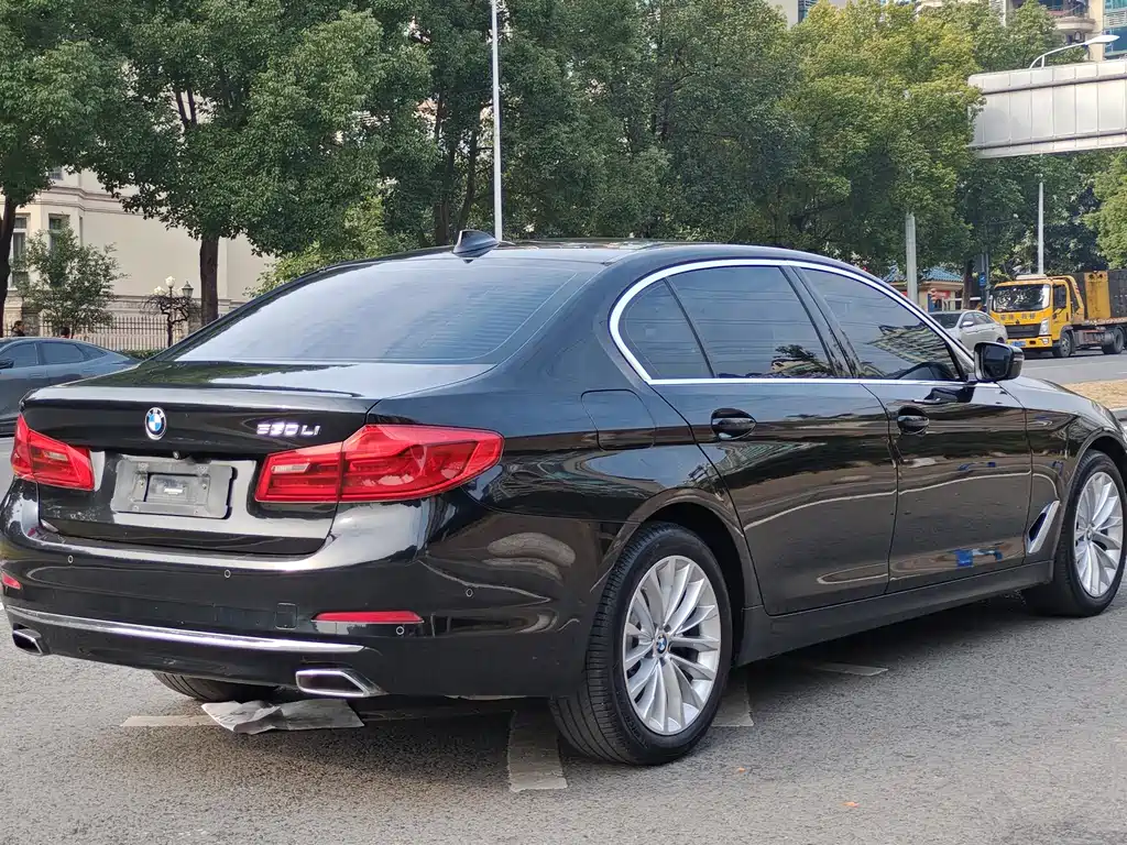 BMW 5 SERIES