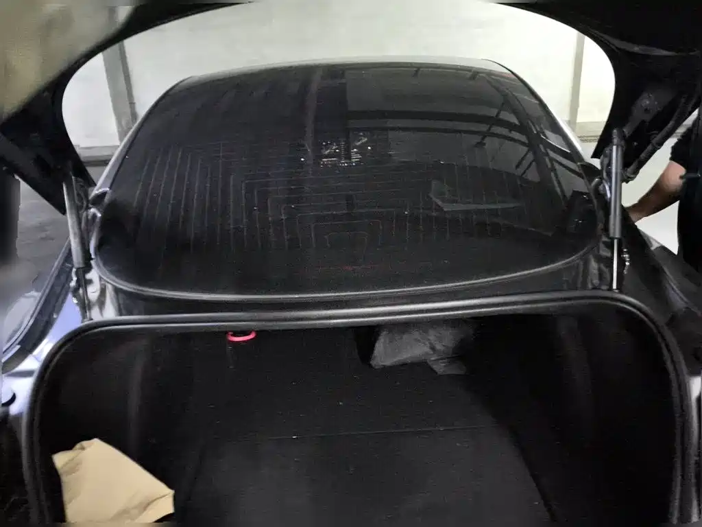 Tesla Model 3 — миниатюра 15