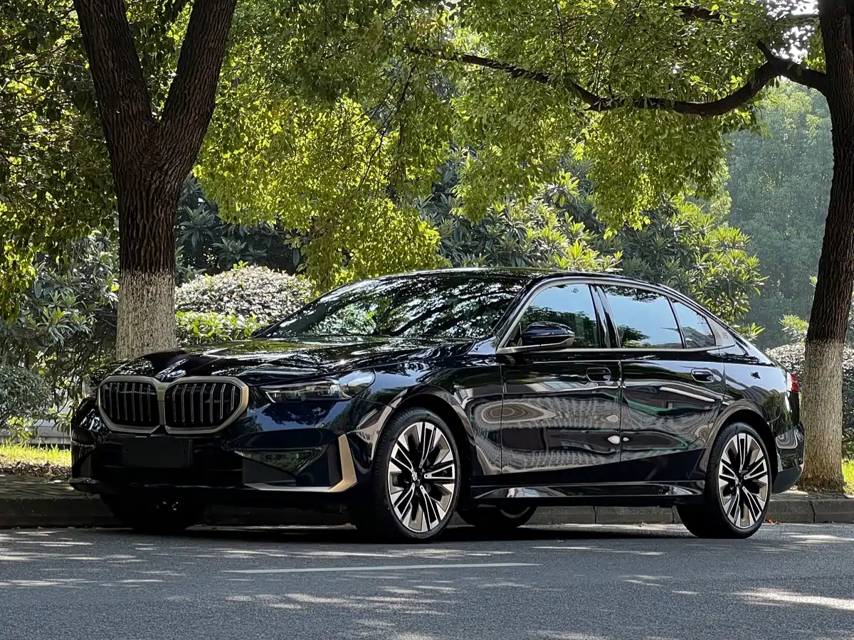 宝马5系 2025款 530Li 尊享型 豪华套装 2026