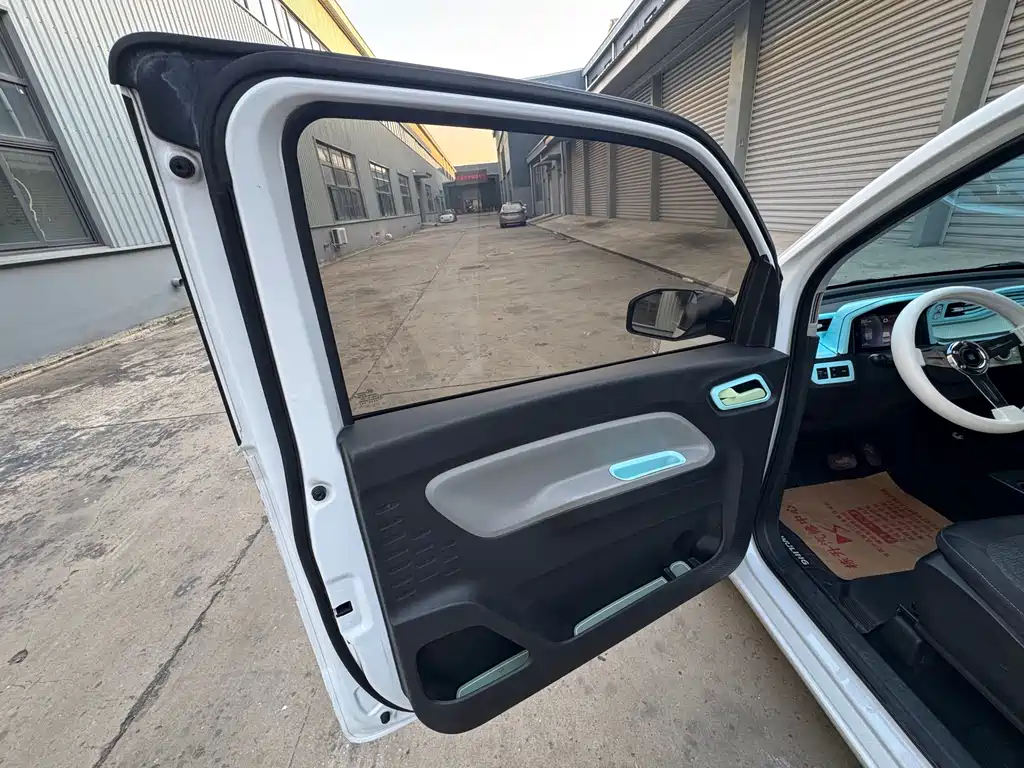 Wuling MINIEV — миниатюра 9