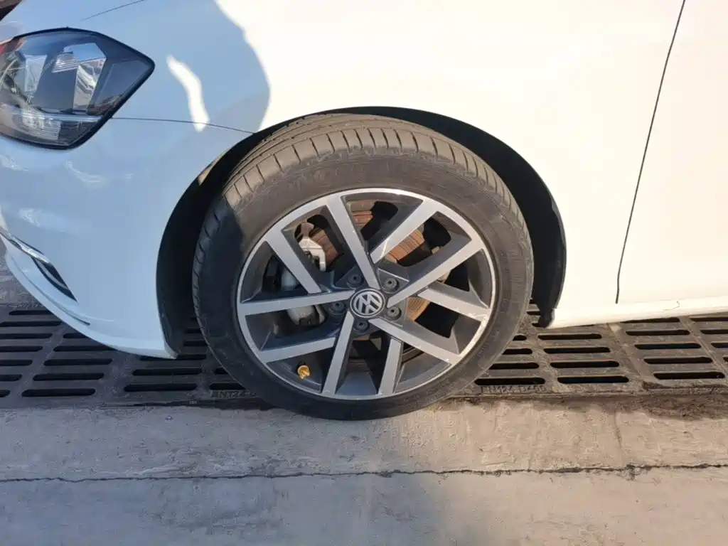 Volkswagen Golf — миниатюра 23