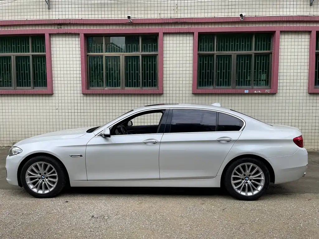 BMW 5 Series — миниатюра 16