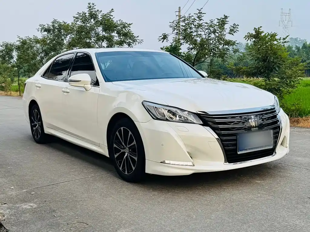 Toyota Crown — миниатюра 8