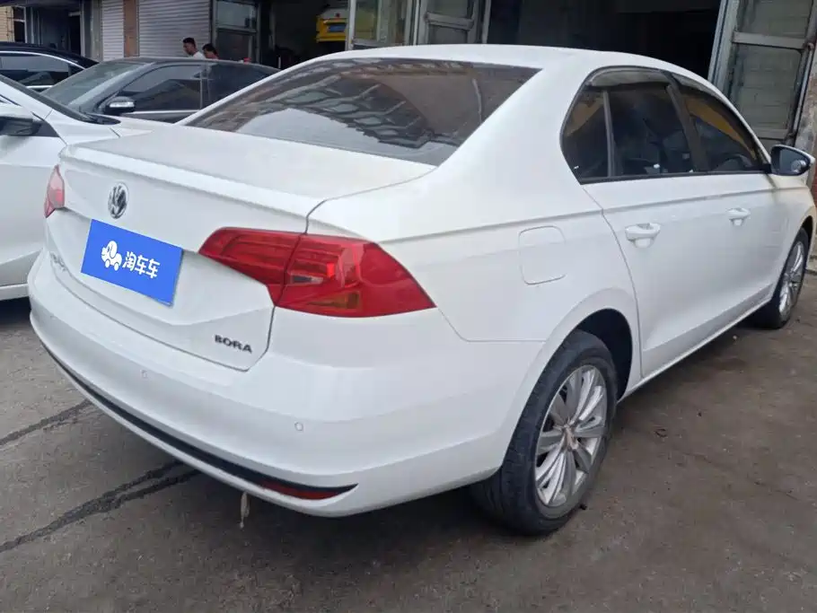 VOLKSWAGEN BORA