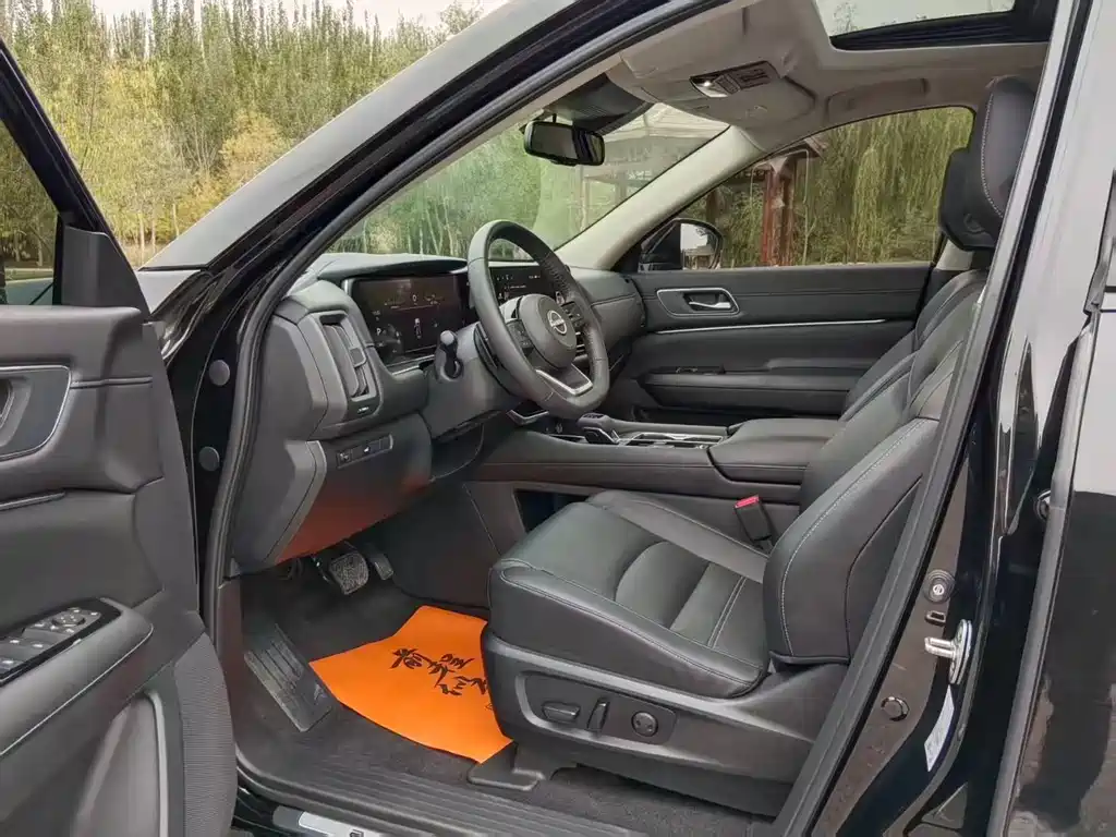 NISSAN EXPLORING THE LAND