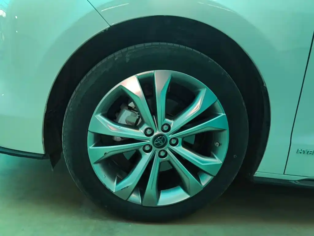 Toyota Sienna — миниатюра 23