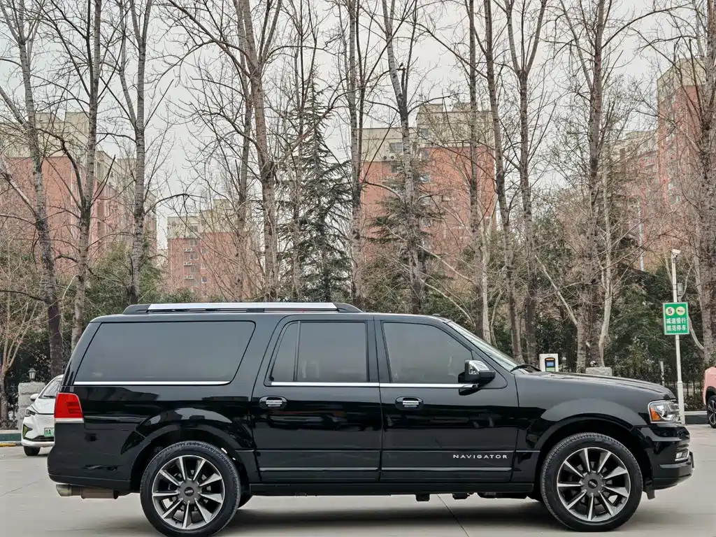 LINCOLN NAVIGATOR