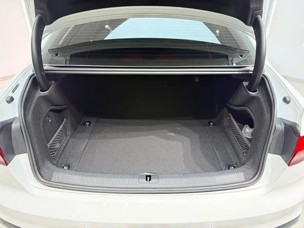 Audi A4L — миниатюра 4