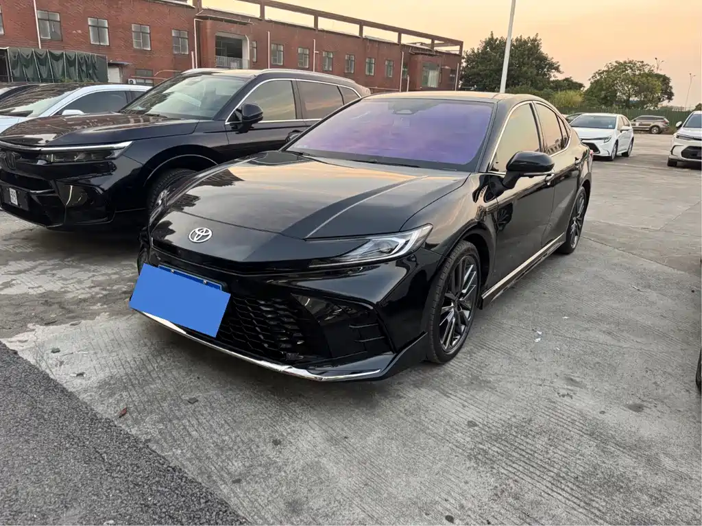 Toyota Camry — миниатюра 3