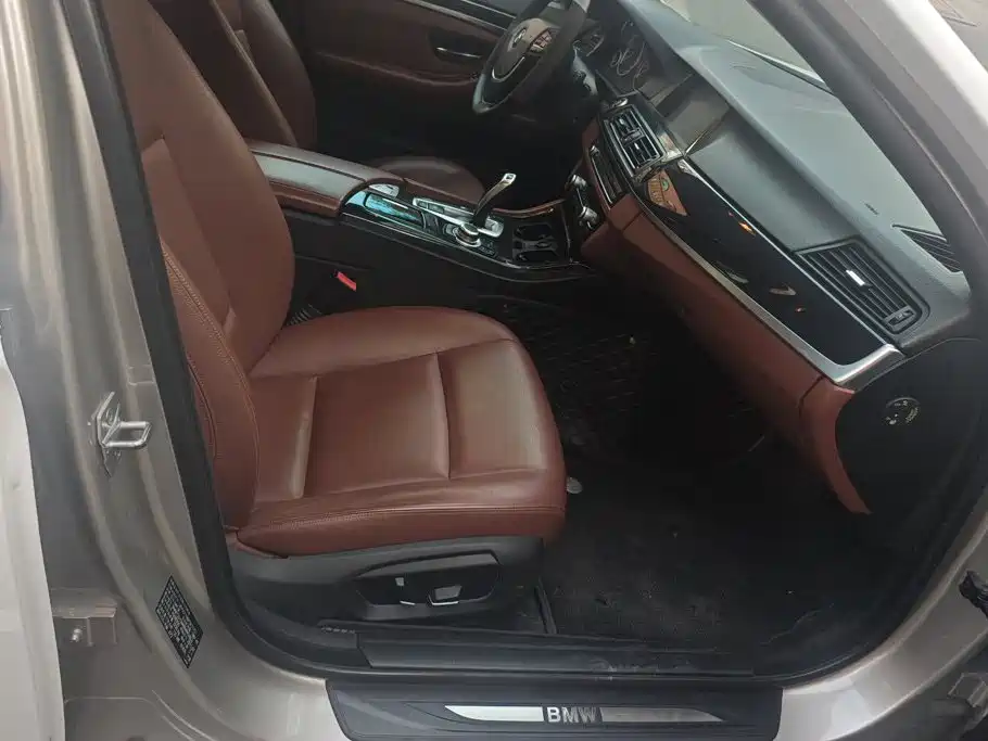BMW 5 Series — миниатюра 8