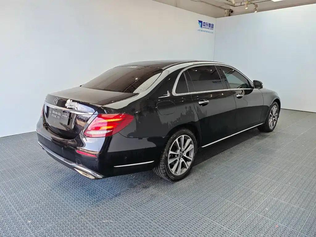 Mercedes-Benz E-Class — миниатюра 6