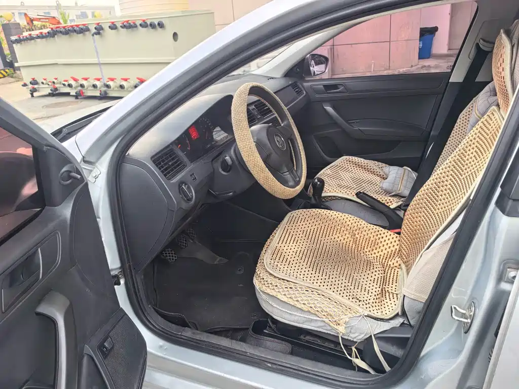 Volkswagen Santana — миниатюра 4