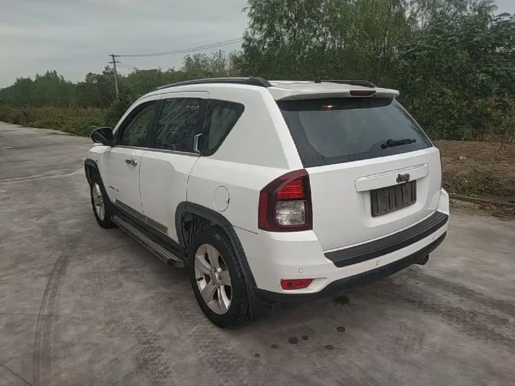 Jeep Compass (Import) — миниатюра 5