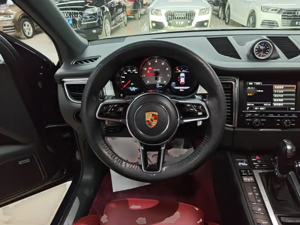Porsche Macan — миниатюра 11
