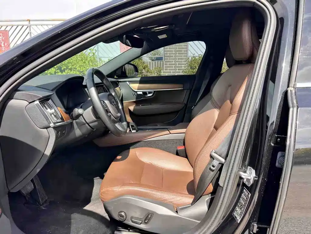 Volvo S90 — миниатюра 5