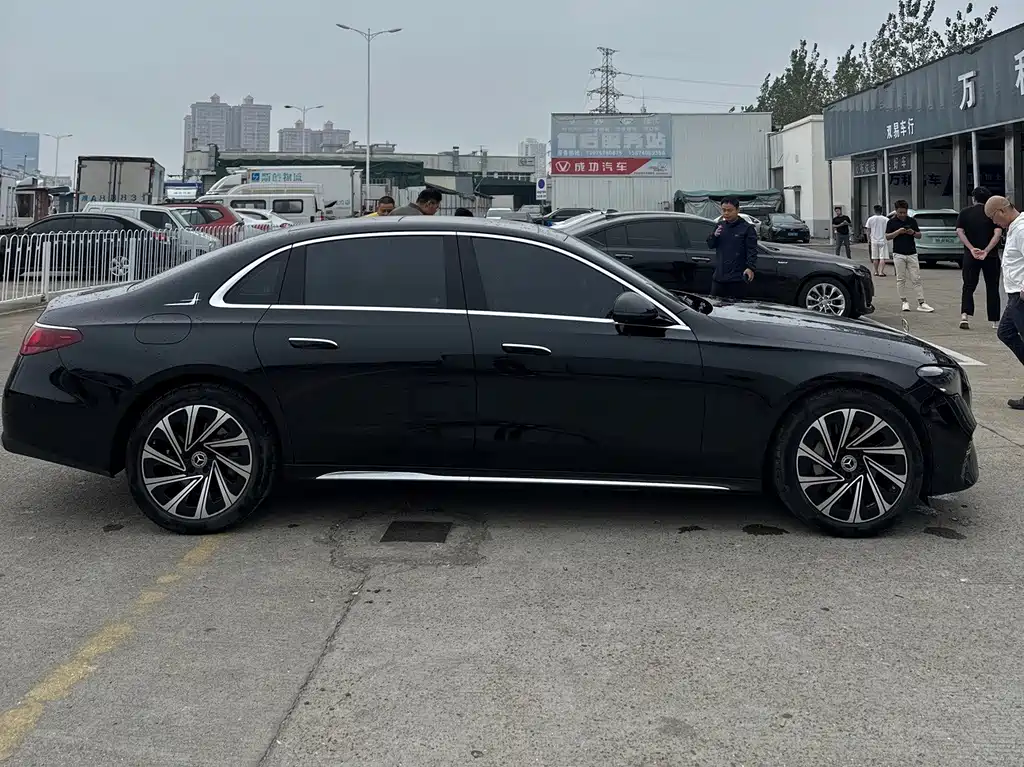 Mercedes-Benz E-Class — миниатюра 3