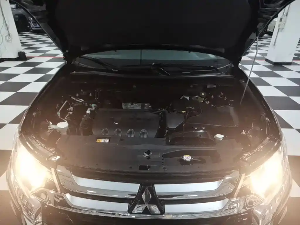 Mitsubishi Outlander — миниатюра 20