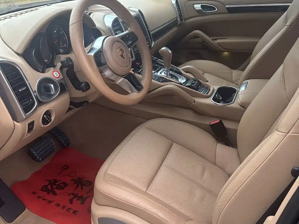 Porsche Cayenne — миниатюра 7