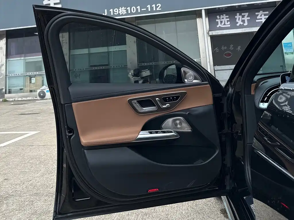 Mercedes-Benz E-Class — миниатюра 7