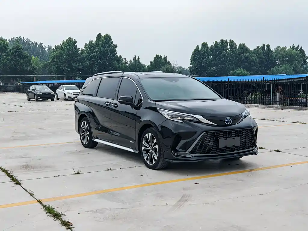 Toyota Granvia 2023 2.5L Luxury PLUS