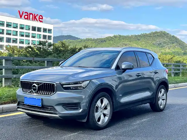 VOLVO XC40 2020