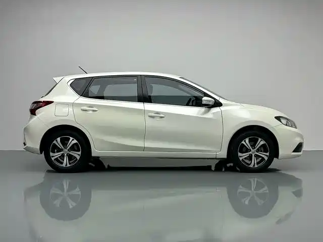 Nissan Tiida — миниатюра 11