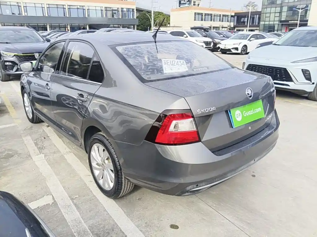 Skoda Rapid — миниатюра 5