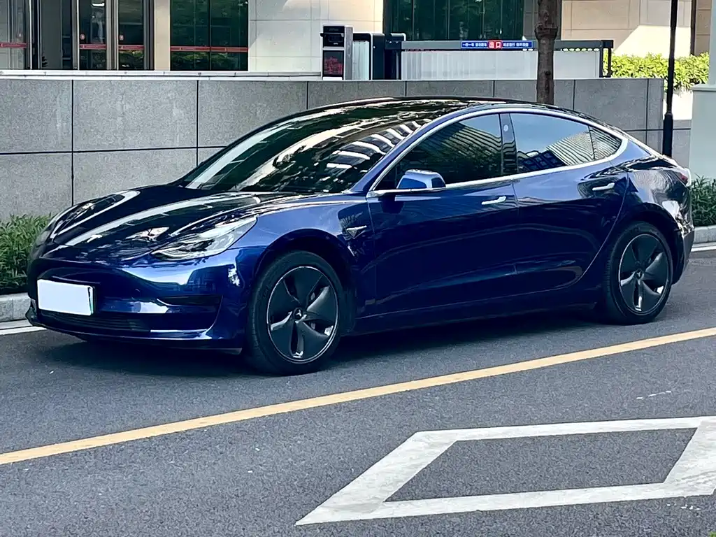 Tesla Model 3 — миниатюра 10