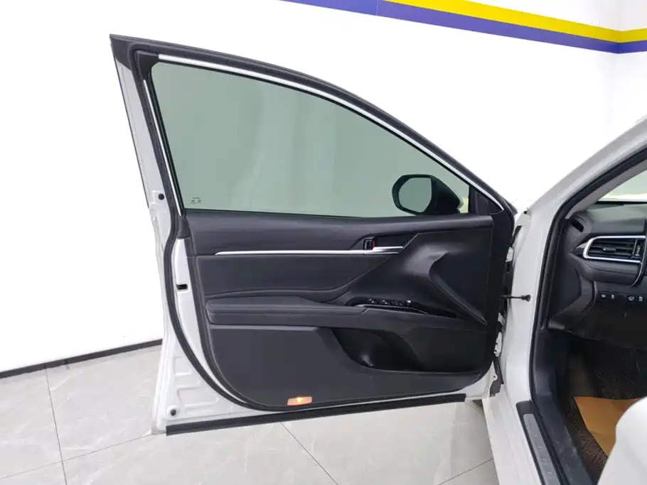 Toyota Camry — миниатюра 7
