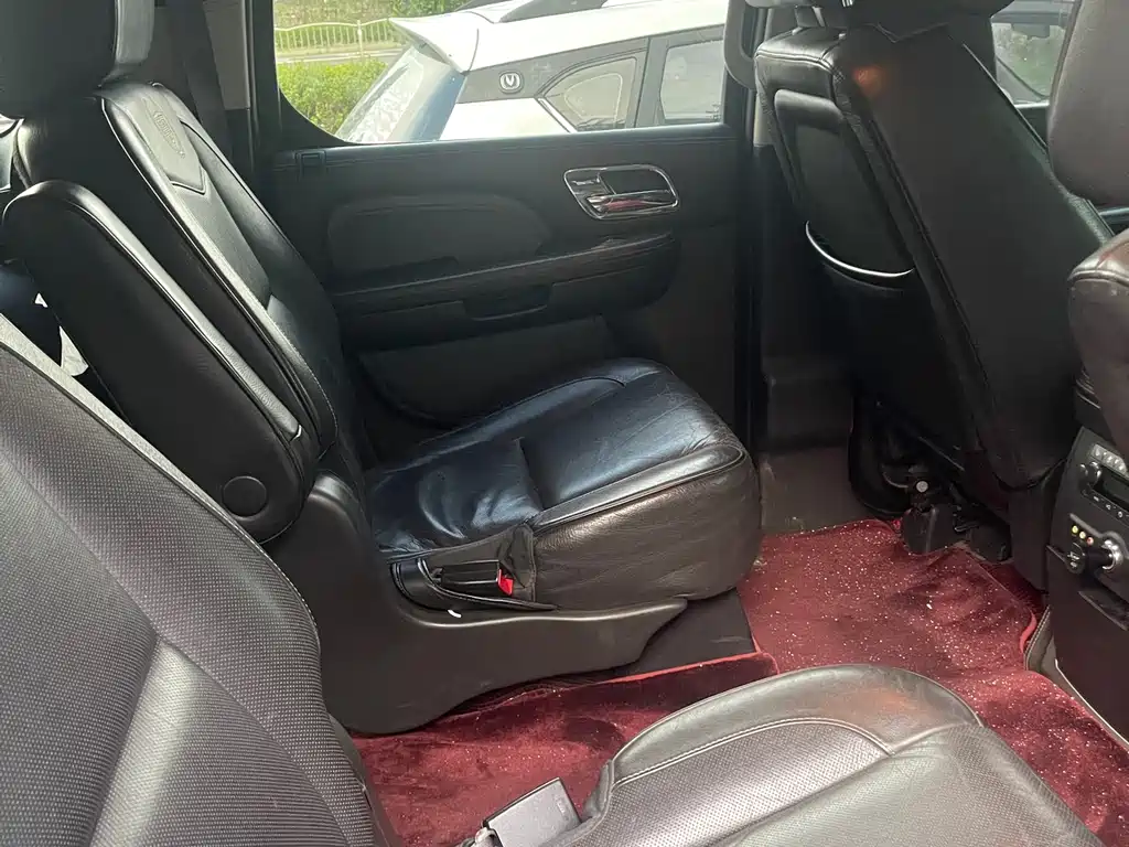 Cadillac Escalade — миниатюра 10